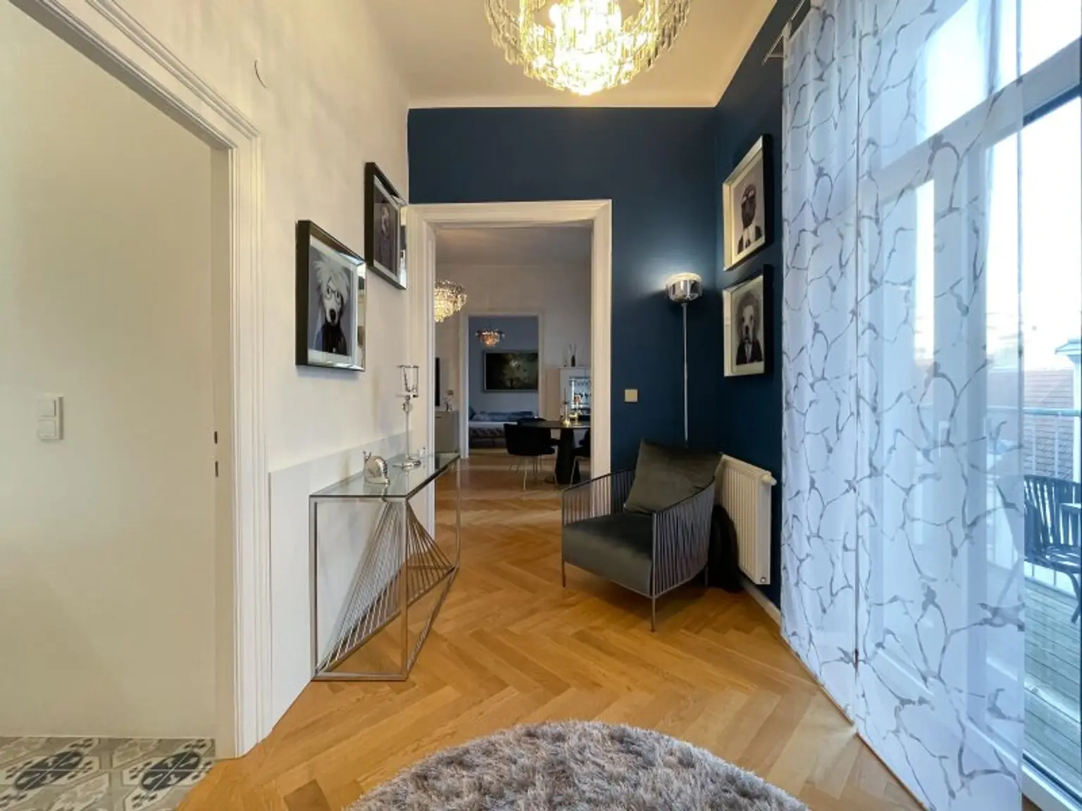 Exklusive Altbau-Residenz mit modernster Technik – hofseitige 2-Zimmerwohnung mit Balkon beim Naschmarkt