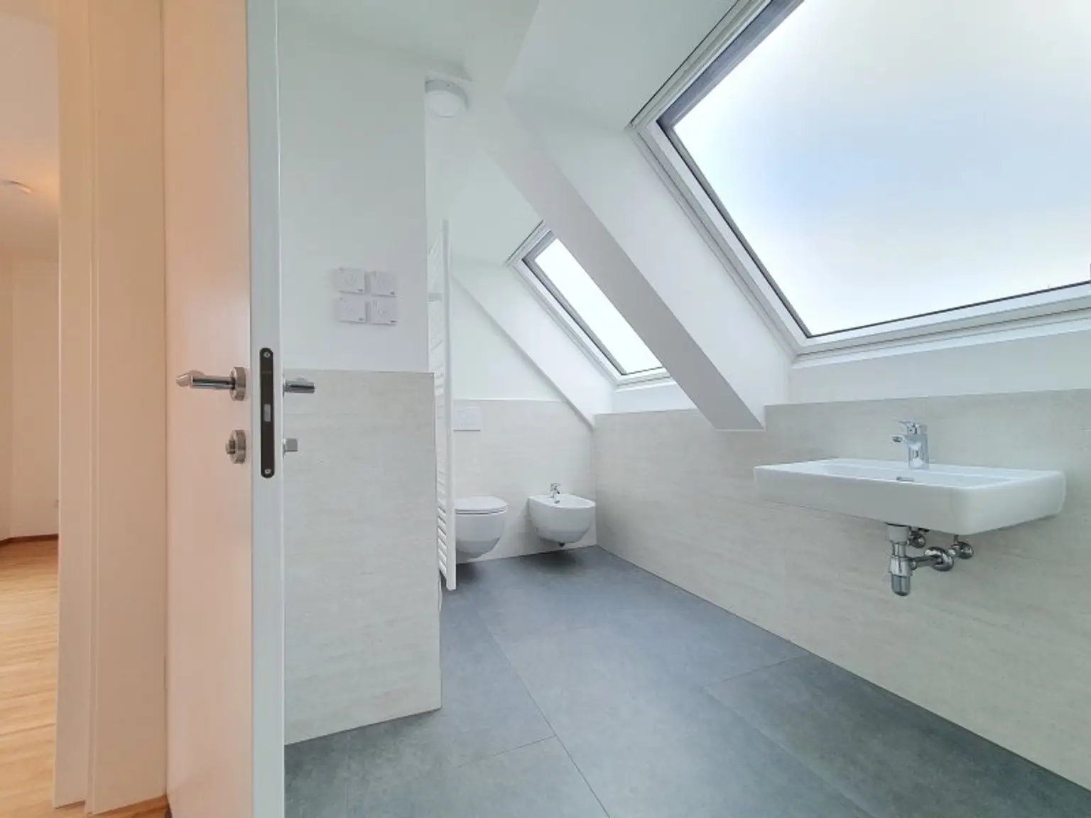 Hochwertige DG-Wohnung mit 3 Terrassen in der Staudgasse