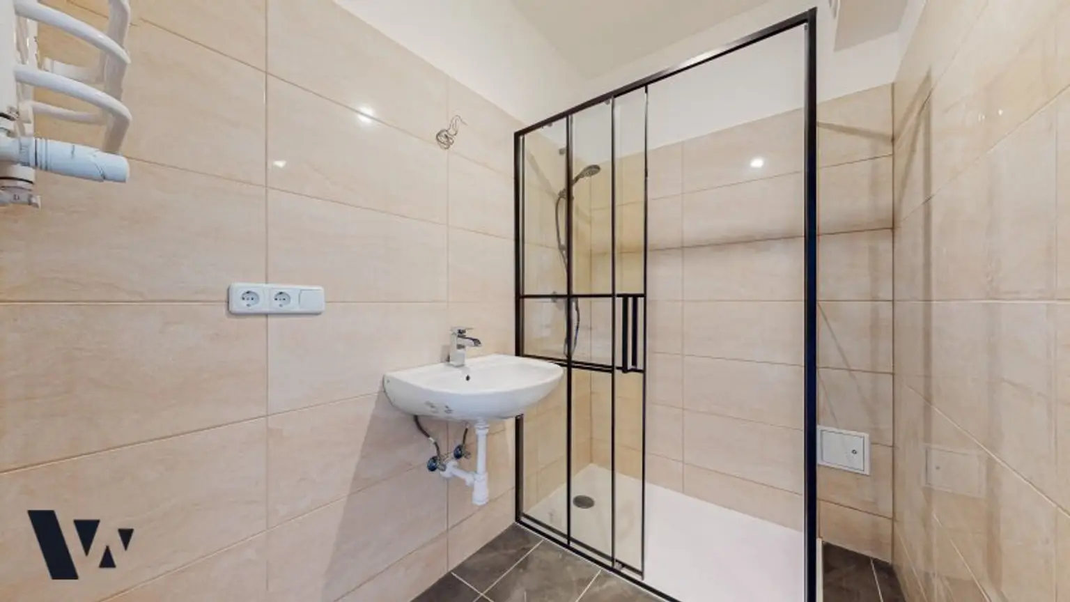 NEU RENOVIERTE 3-ZIMMER-ALTBAUWOHNUNG | HOFRUHELAGE