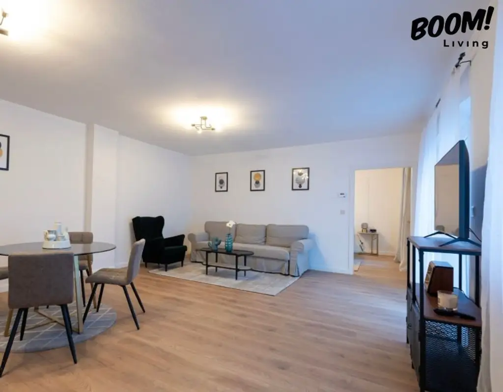 Historischer Charme trifft modernes Wohnen // Saniertes Zinshaus mit historischem Flair // Ausbaupotenzial im Dachgeschoss und Genehmigung für Kurzzeitvermietung, 1180 Wien.