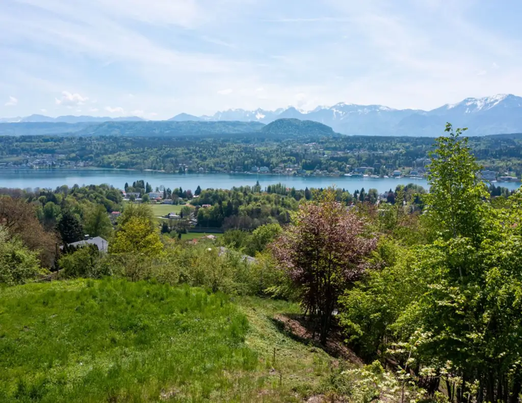 Seeblick-Grundstück mit Baubewilligung in Bestlage