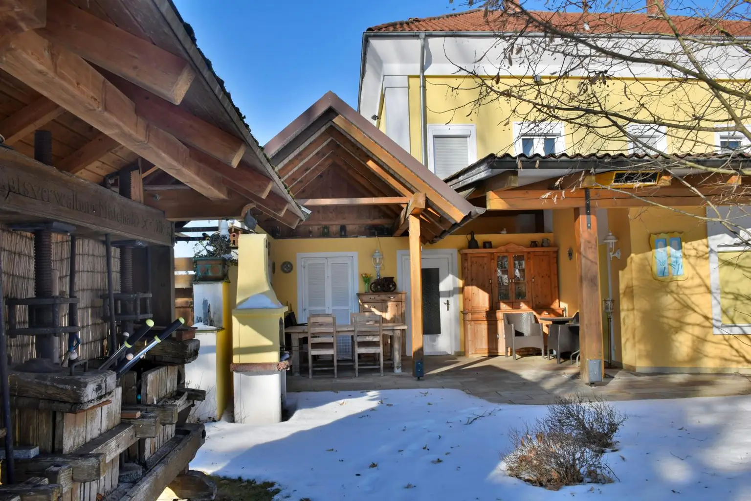 Überdachter Sitzbereich südost