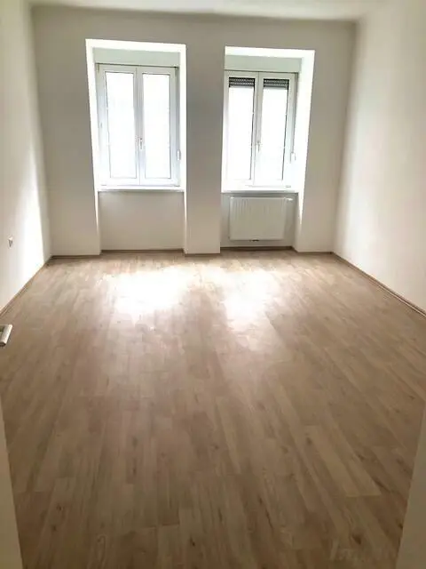 Zimmer 2 (vom Wohn/Essbereich)