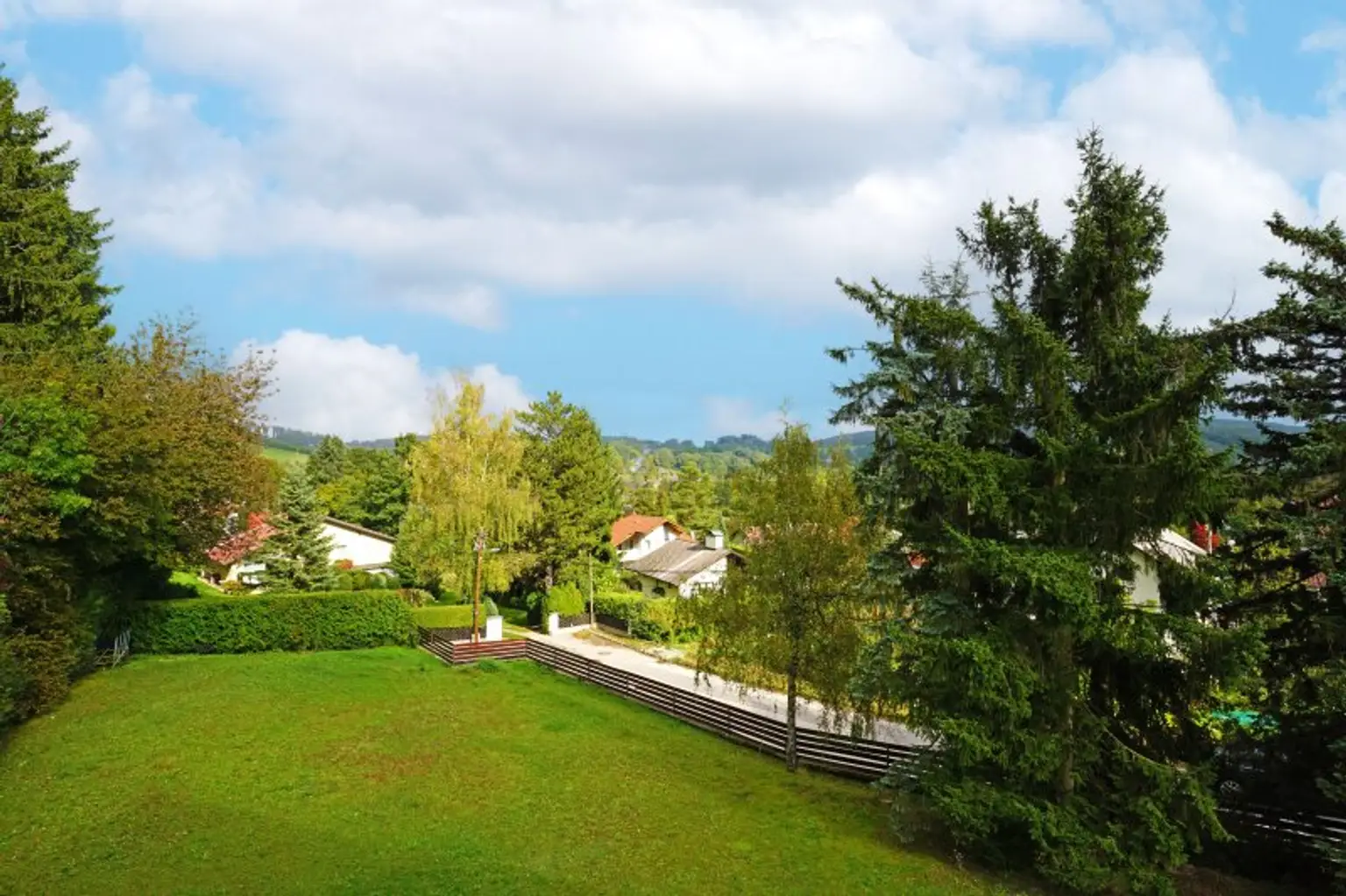 Premiumlage im Wienerwald! Idyllisch gelegenes Landhaus mit Wellnessbereich und Panoramablick