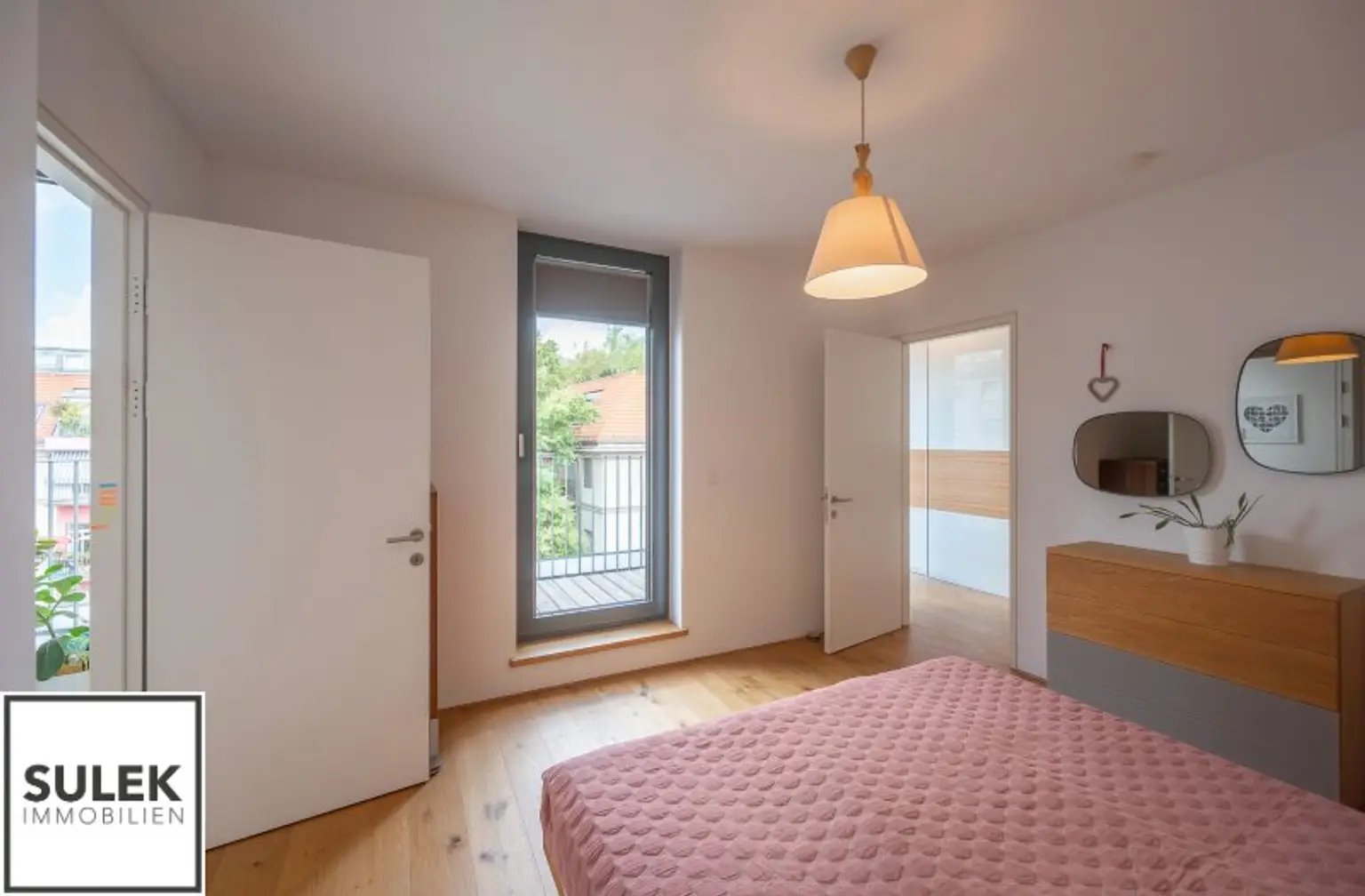 Einzigartige DG-Wohnung mit Loft-Charakter und Terrassen (rd. 165m²) inkl. atemberaubendem Fernblick