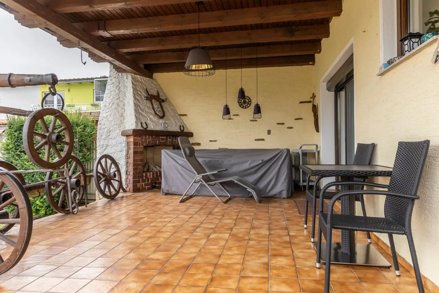 Terrasse mit Grillplatz