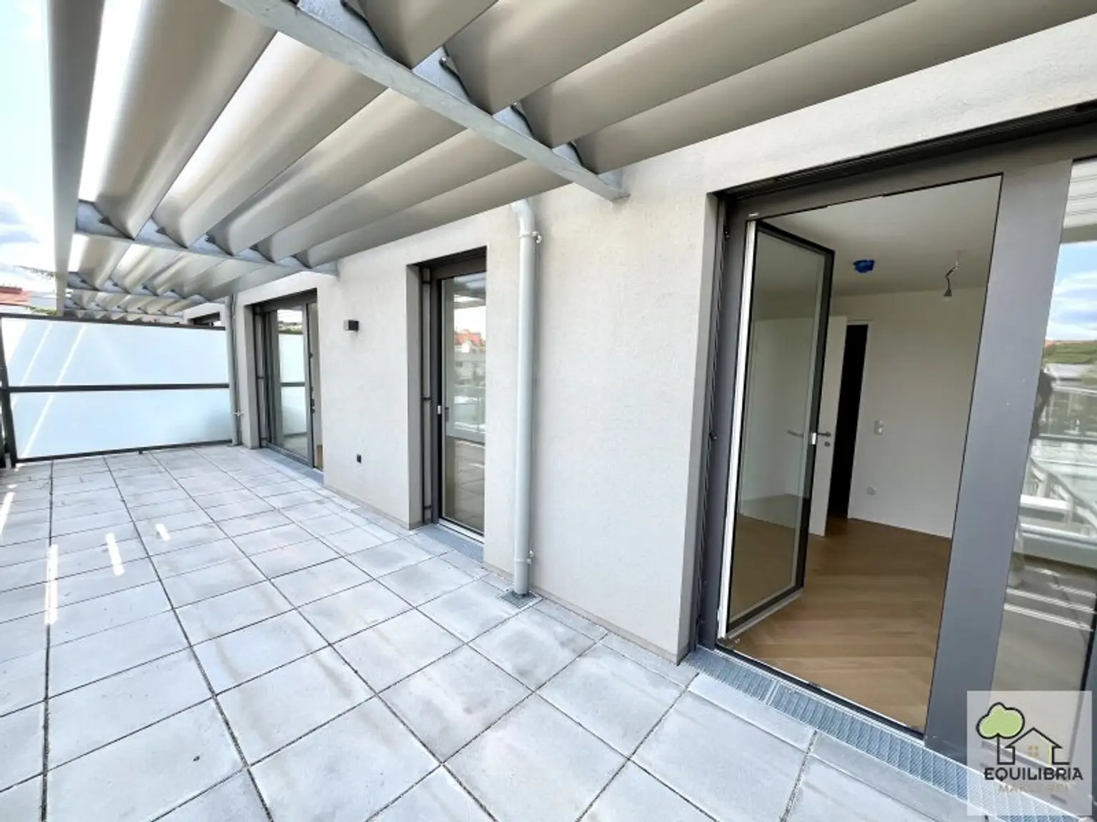 GEKÜHLT !  NEUBAU  !   Erstbezug  mit  einer 28 m2 großen und ruhigen   Terrasse  - Entdecke dein neues Zuhause