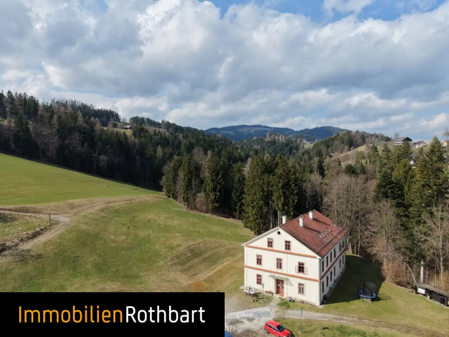 Wald mit Wiese und Zinshaus!