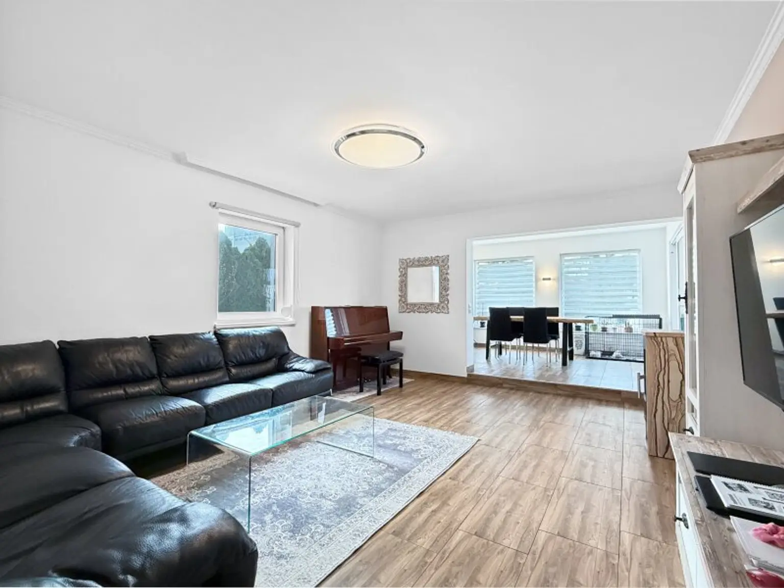 Wohnzimmer und Wintergarten Erdgeschoss