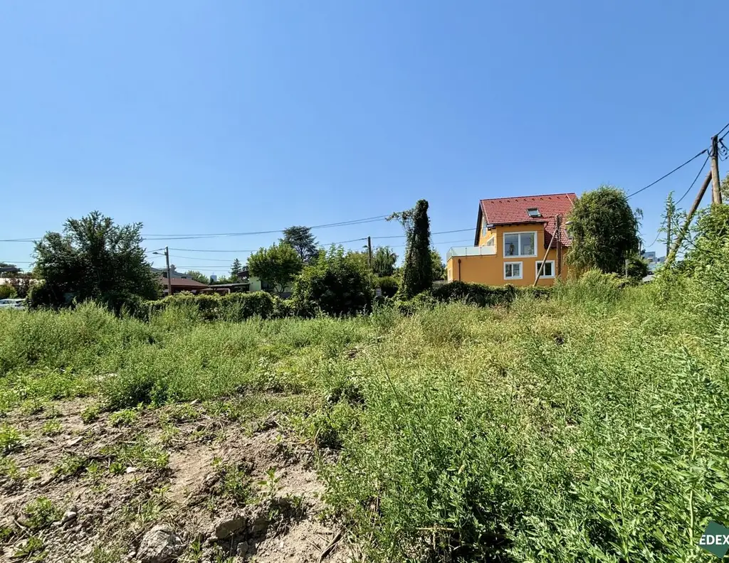 Baugrund in ruhiger Lage - teilbar in 3 attraktive Bauparzellen