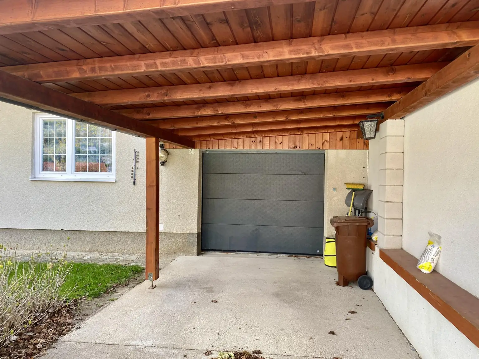 Carport und Garage