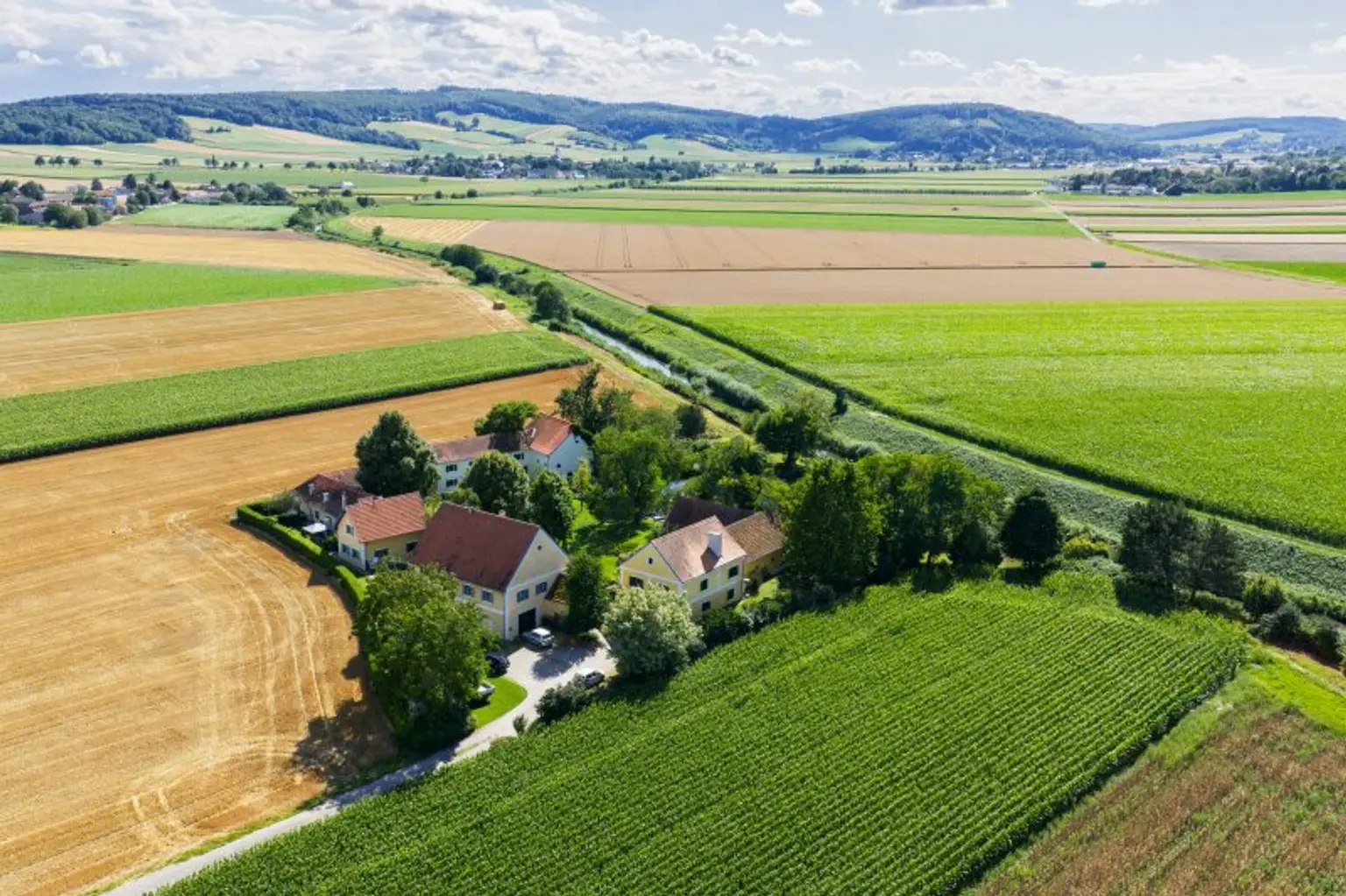 Historische Mühle inmitten von Wiesen und Feldern, nur unweit von Wien