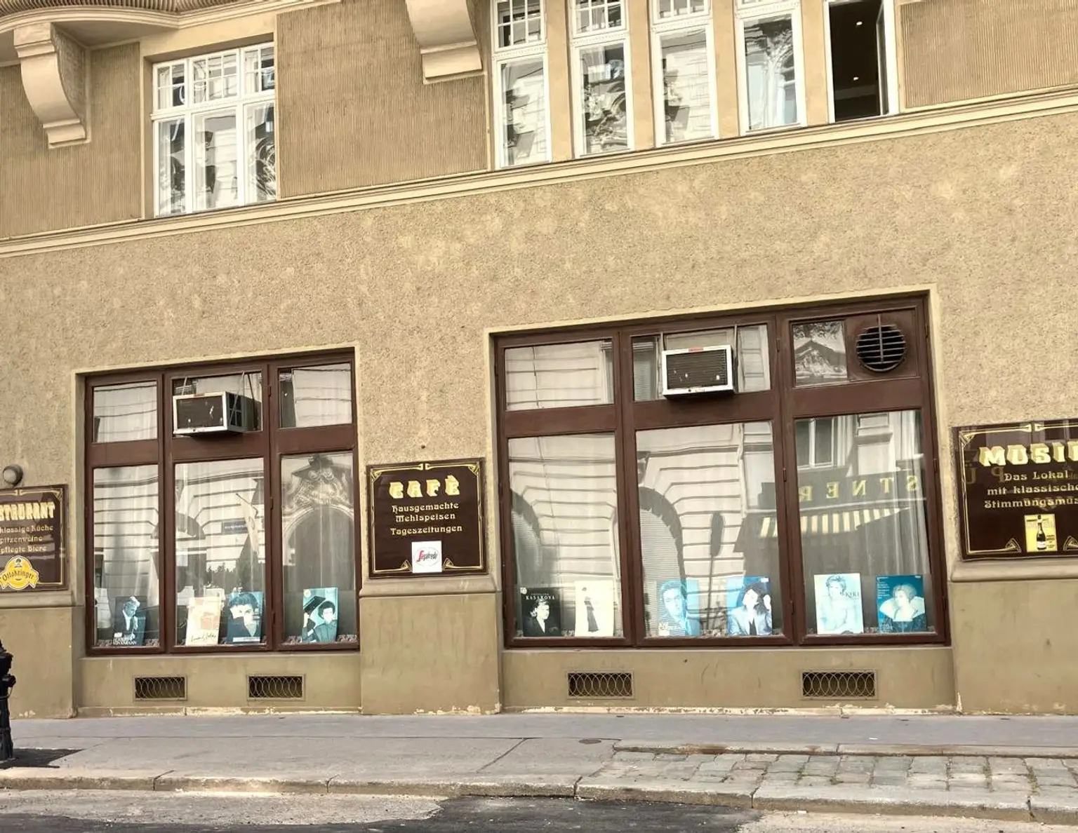 Eck-Geschäftslokal in bester Lage