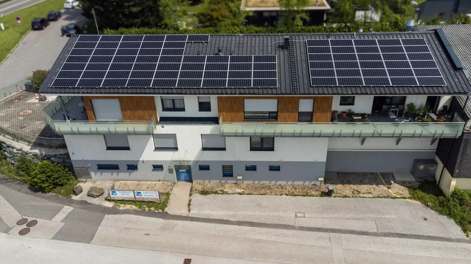 Top-Betriebsliegenschaft mit grosser Wohnung und Direktzugang zur A1 - Ideal für Lager, Dienstleistung & Lieferlogistik