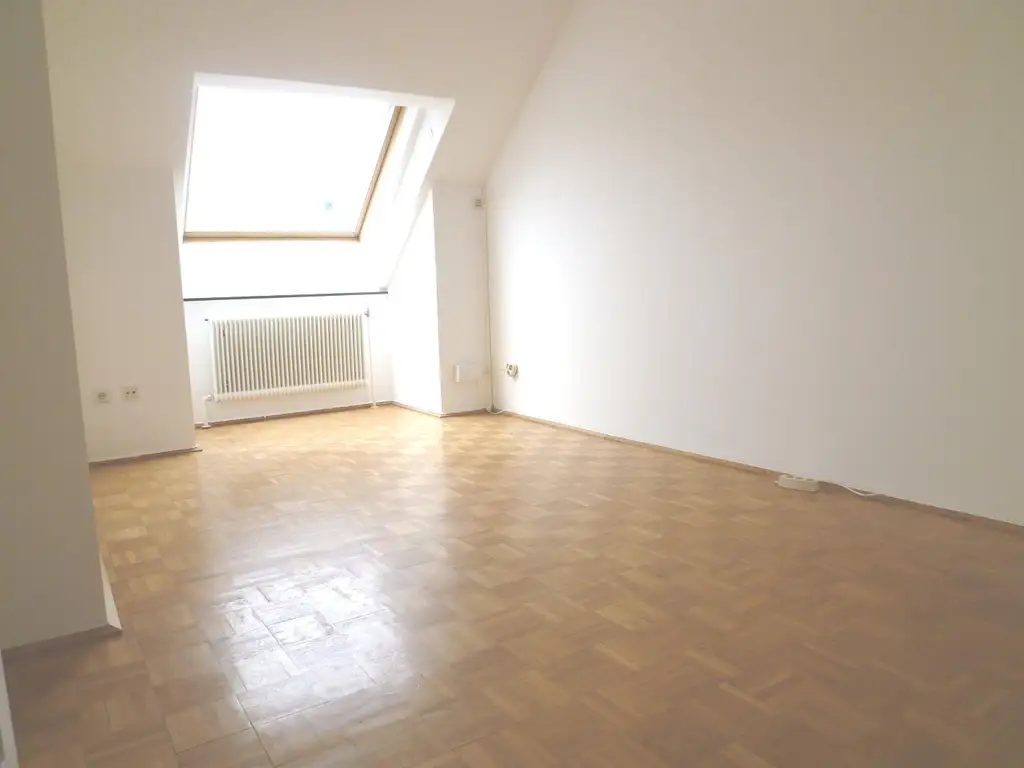 Sehr schicke und sehr sonnige Dachgeschosswohnung mit Terrasse im beliebten Unter St.Veit in Hietzing