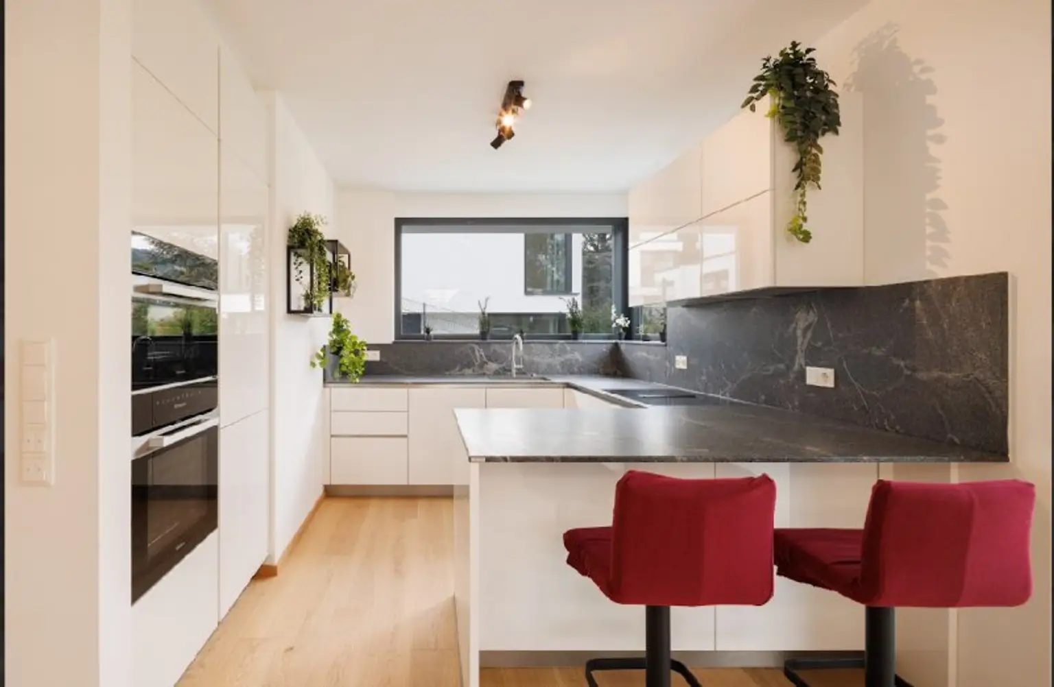 ERSTBEZUG! LUXUS VILLA 1190 MIT DEM WEITBLICK AUF DIE DÖBLINGER WEINBERGE!