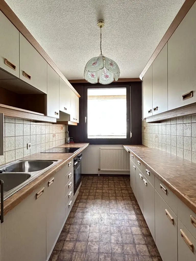 Sonnige 2-Zimmer Loggienwohnung - Modernisierungsbedarf gegeben!