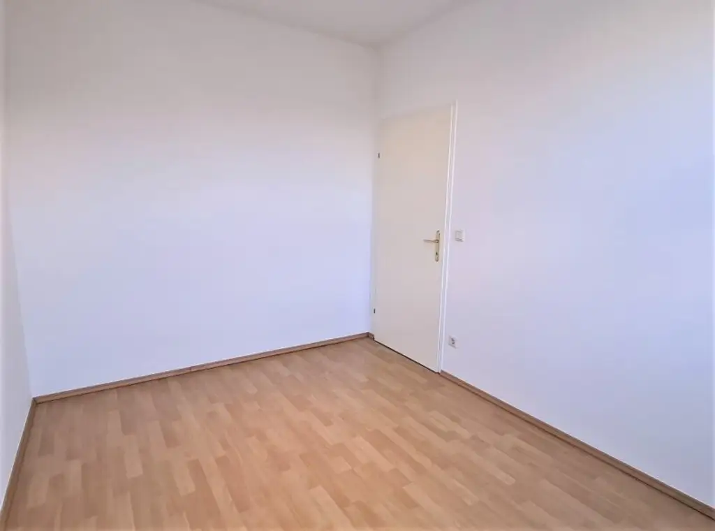 TERRASSENHIT, DACHGESCHOSS, 81 m2 Maisonette mit 12 m2 Terrasse, 3 Zimmer, Küche, Galerie, Wannenbad, Augarten-Nähe