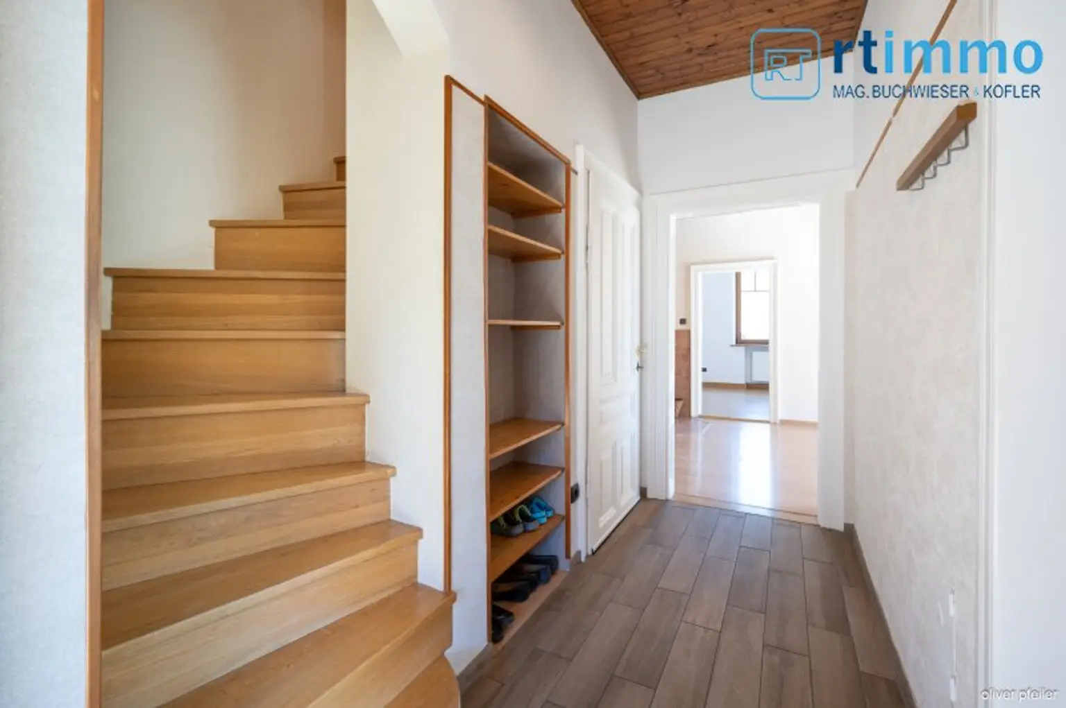 IHR FAMILIENDOMIZIL: KLIMATISIERTE GERÄUMIGE STADTVILLA MIT SCHÖNEM GARTEN, NEBENGEBÄUDEN UND SPIELPLATZ