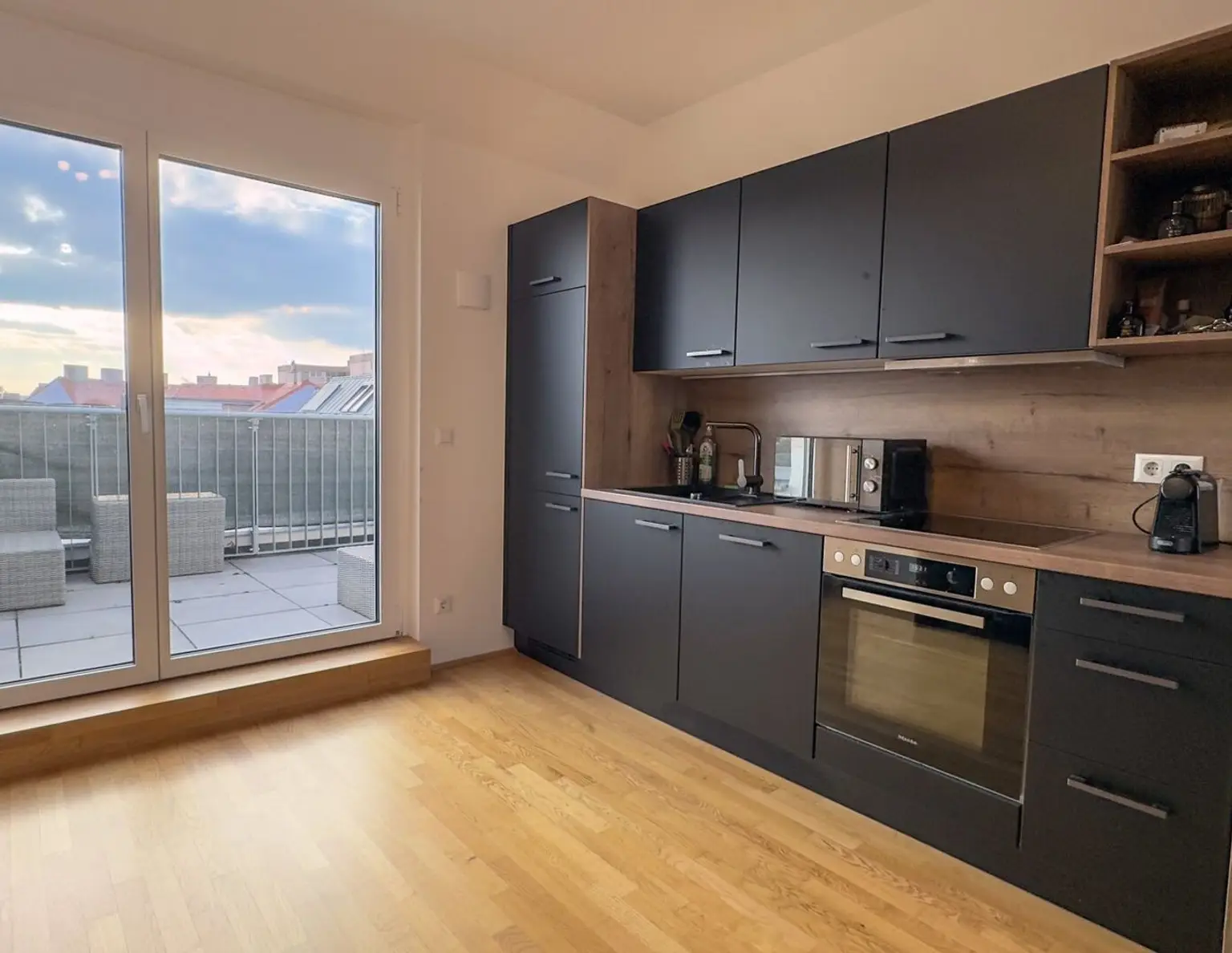 Exklusive Dachgeschosswohnung im 21. Bezirk: Modernes Wohnen mit Erstbezugscharakter nahe Wasserpark