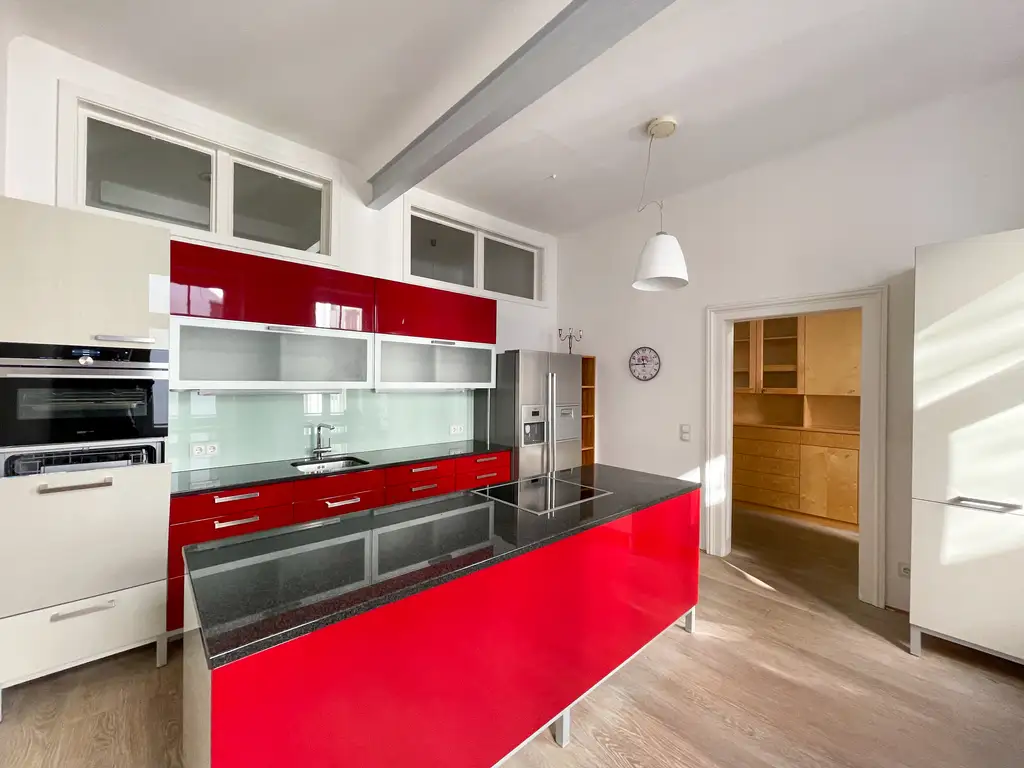 Herrlich große Altbauwohnung mit Garagenplatz