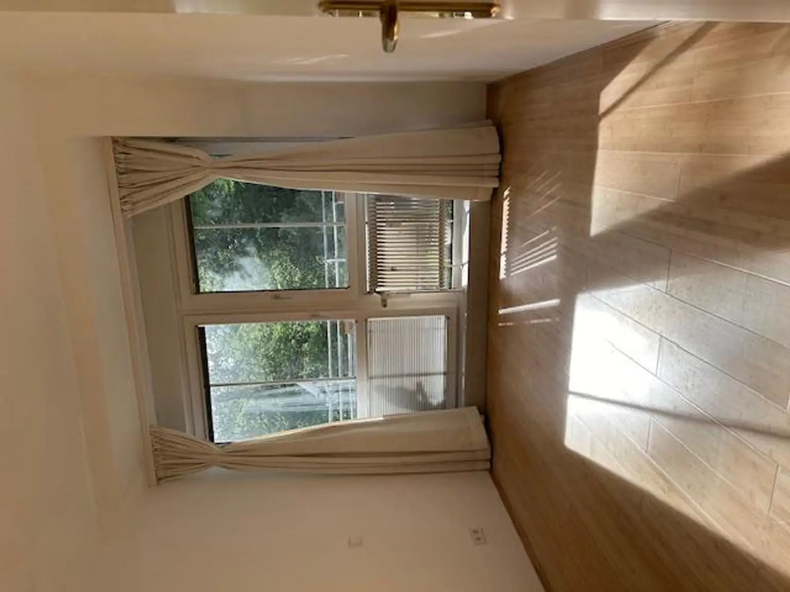 15 Zimmer unmöbliert