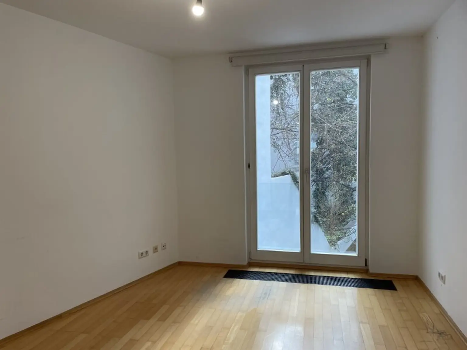 3 Zimmer Wohnung mit Gemeinschaftsdachterrasse direkt beim Karlsplatz!