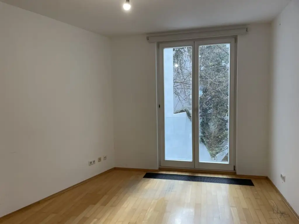 3 Zimmer Wohnung mit Gemeinschaftsdachterrasse direkt beim Karlsplatz!