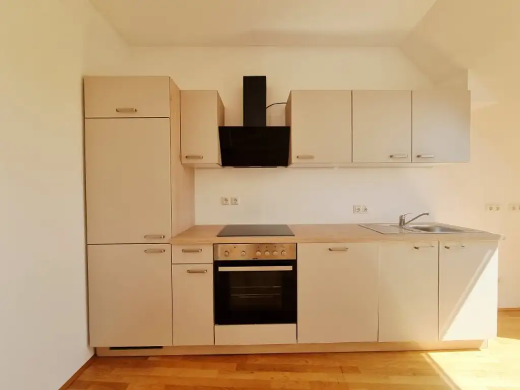 Lichtdurchflutete Maisonette mit Dachterrasse & Klimaanlage – wohnen zwischen Landhausviertel & Promenade