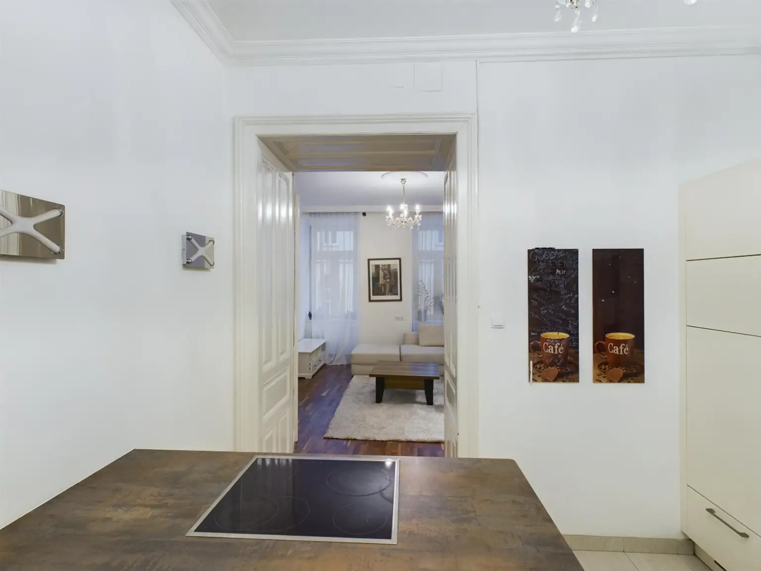 Küche und Wohnzimmer