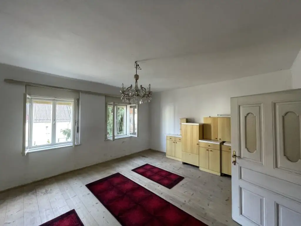 GROSSZÜGIGES ANWESEN MIT WOHNHAUS -- WUNDERSCHÖNER INNENHOF UND GROSSER GARTEN -- 1.315 m²!