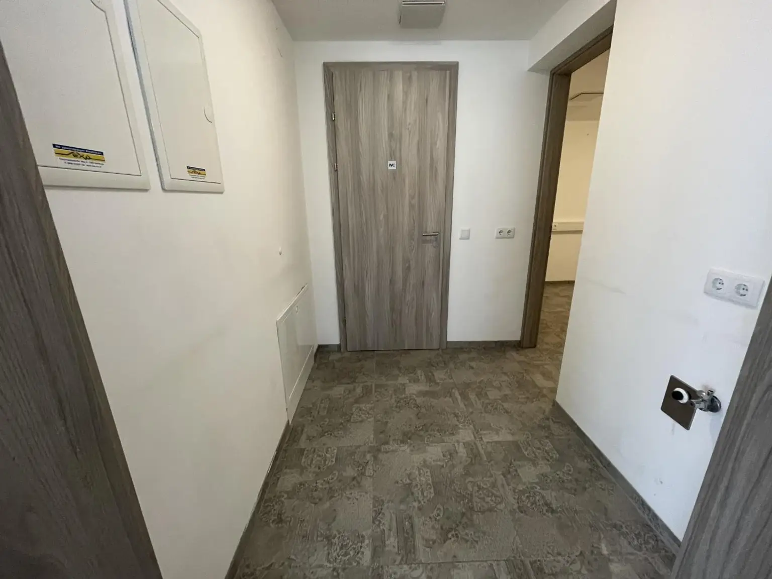 Vorraum mit WM-Anschluss