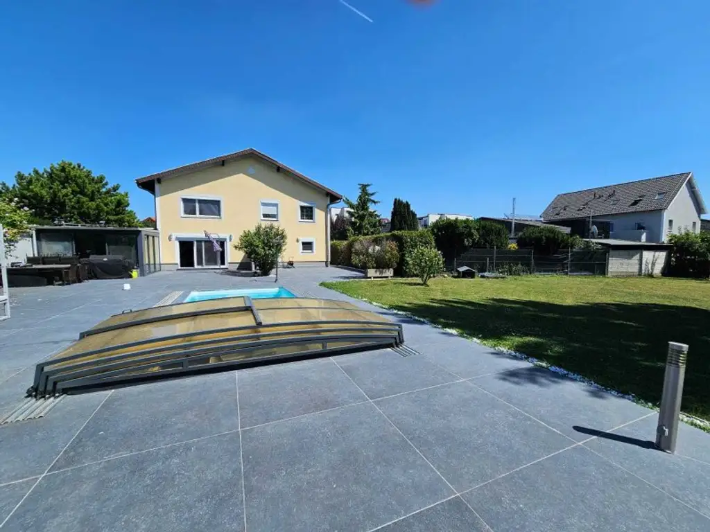 Einfamilienhaus mit hochwertiger Ausstattung | Wintergarten, Pool und ca. 1600m² Eigengrund!
