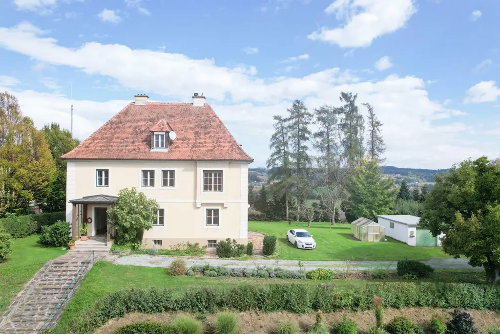 Ein Anwesen voller Möglichkeiten – großzügiges Haus mit Traumgrundstück