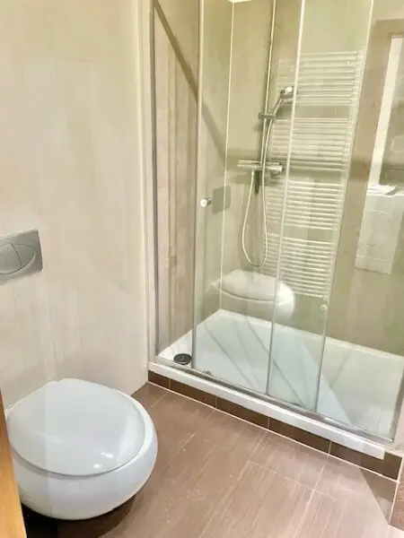 WOHNEN im 7-ten HIMMEL - INNENSTÄDTISCHE EigentumsWohnung - ELEGANTE Klassische Wiener-Altbau-Wohnung mit 2-Zimmern in Top Lage am SPITTELBERG - DURCHHAUS!