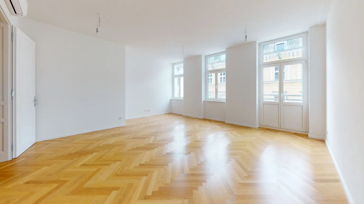 "Urban Oasis" - Rarität | Neubauwohnung in Jahrhundertwendehaus | 2 Balkone