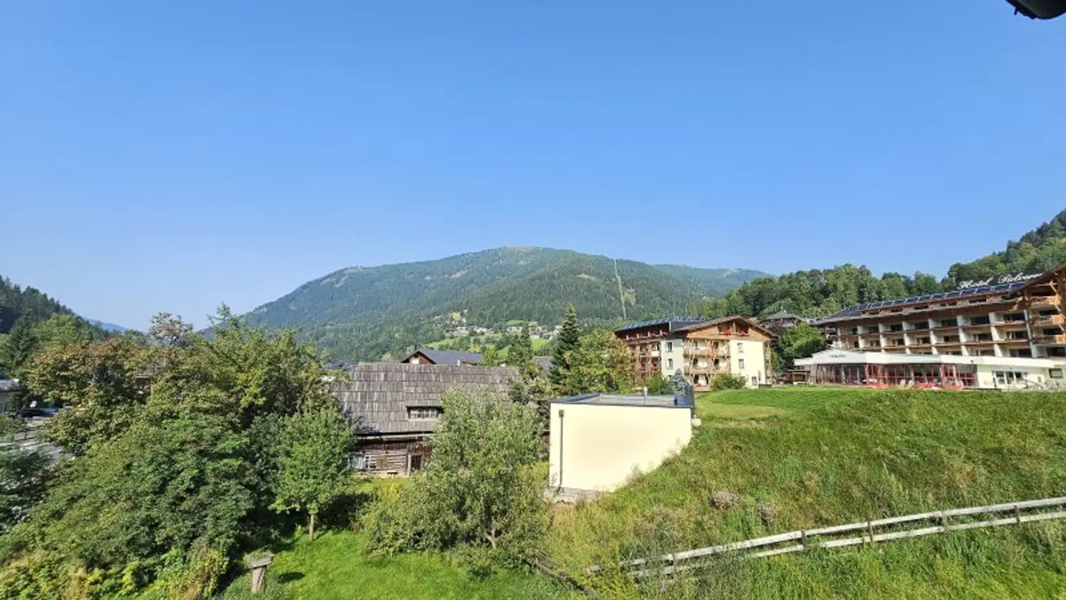 Mehrfamilienhaus mit schönem Grundstück. Zu Fuß zur Therme und zum Skilift - Bad Kleinkirchheim.