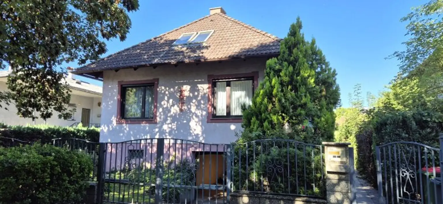 Einfamilienhaus in ruhiger Siedlungslage mit großem Garten (Pachtgrund)