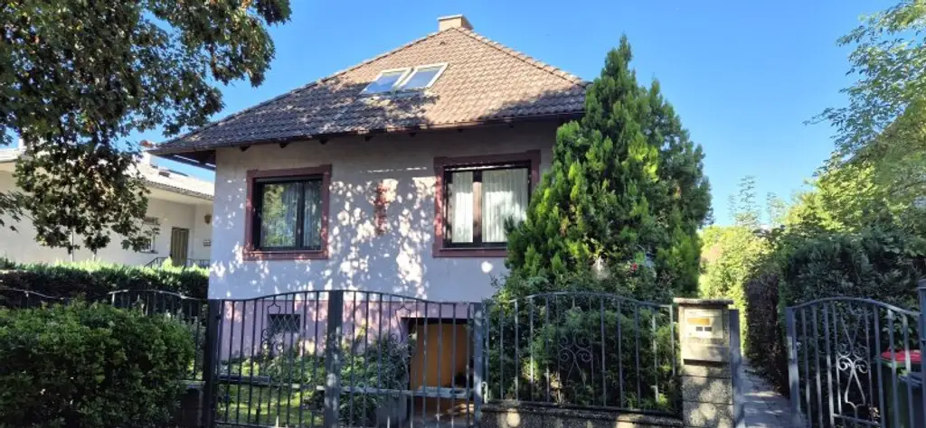 Einfamilienhaus in ruhiger Siedlungslage mit großem Garten (Pachtgrund)