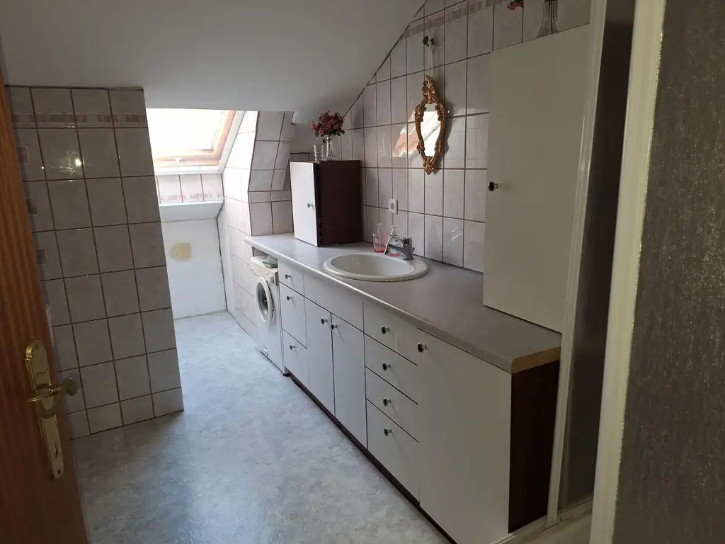 Absolut ruhig gelegen Villa mit überdachtem Pool, direkt am Waldrand auf 2.003 m² Grundstück.