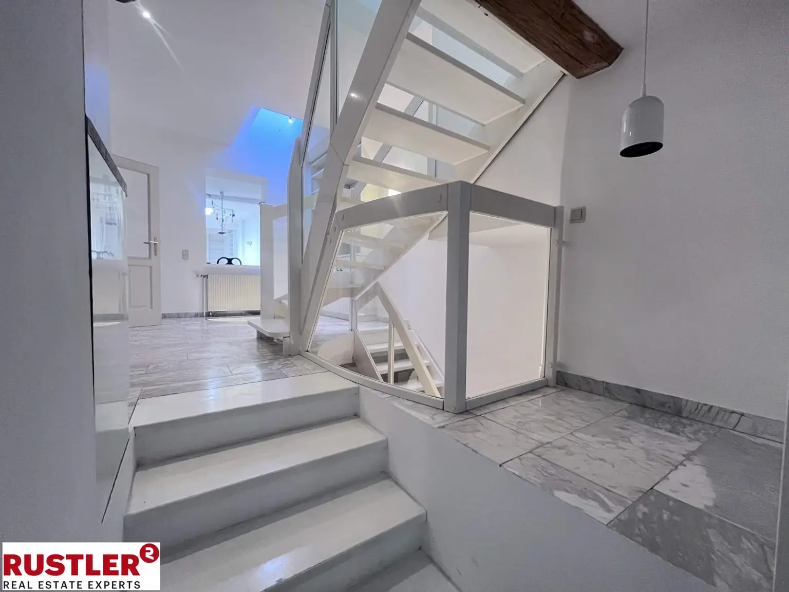 Einzigartiges Stadthaus im Herzen Mariahilfs | Dachterrasse | Garagenstellplatz vor der Haustüre