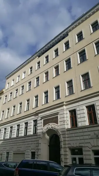 Toplage! Unbefristete Hauptmiete, 83 m2, 2 große Zimmer, extra Küche, schönes Stilhaus! Sofortbezug!