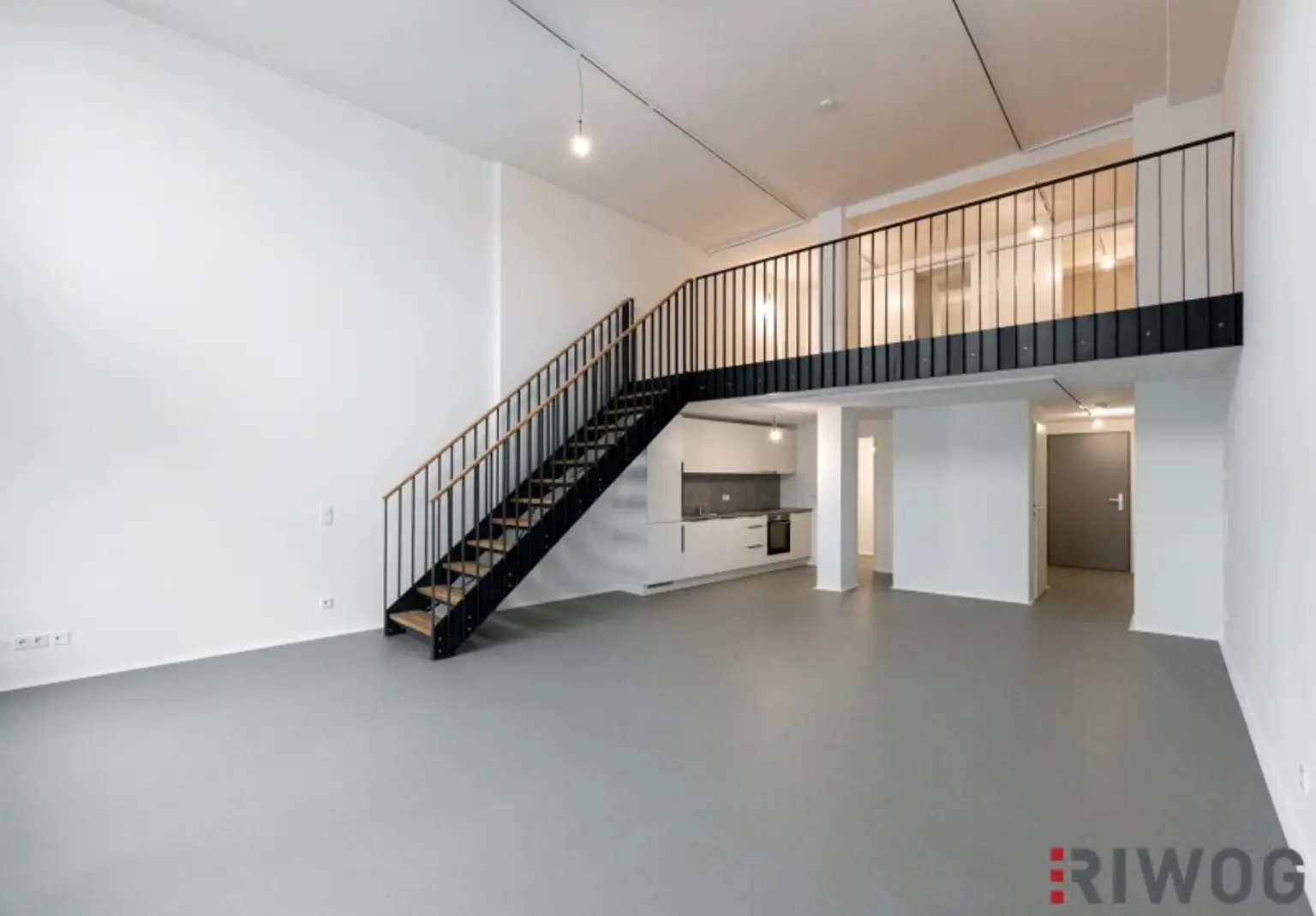 ERSTBEZUG nach Sanierung | Außergewöhnliches Loft mit Raumhöhe bis zu ca. 4,90 m | Büro/Praxis Nutzung und Kurzzeitvermietung möglich