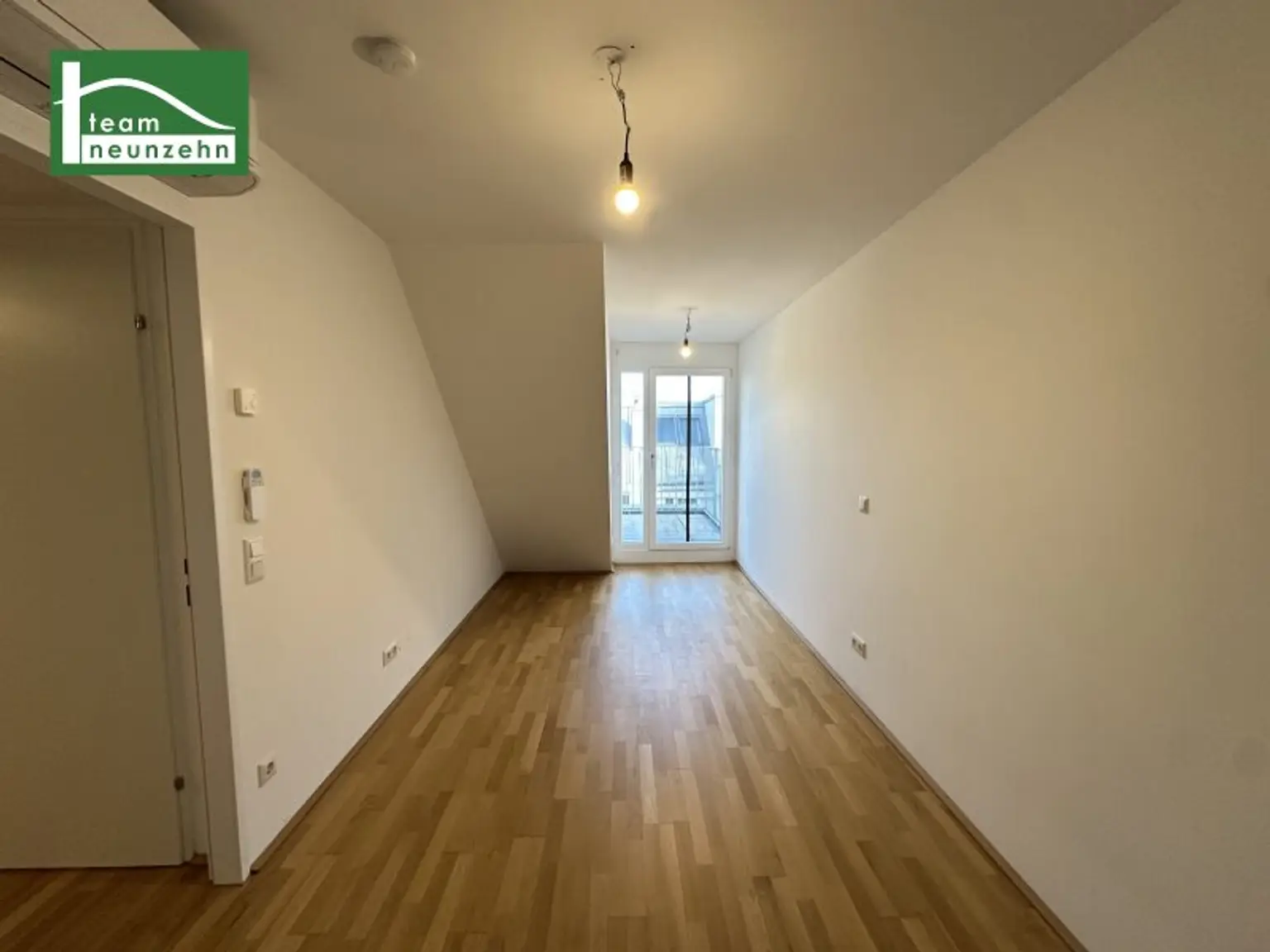 Kolo 35 - Klimatisierte Dachgeschoss-Wohnung mit 2 Terrassen nahe SCN, Denglerpark und Prager Straße! - Ab sofort!