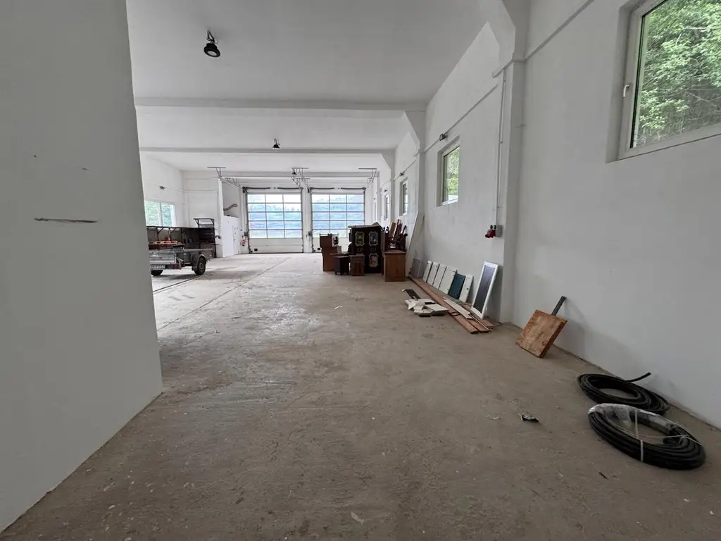 Großzügige Gewerbeliegenschaft mit XXL-Grundstück, Halle, Büro und XL-Einliegerwohnung in zentraler Lage in Fornach