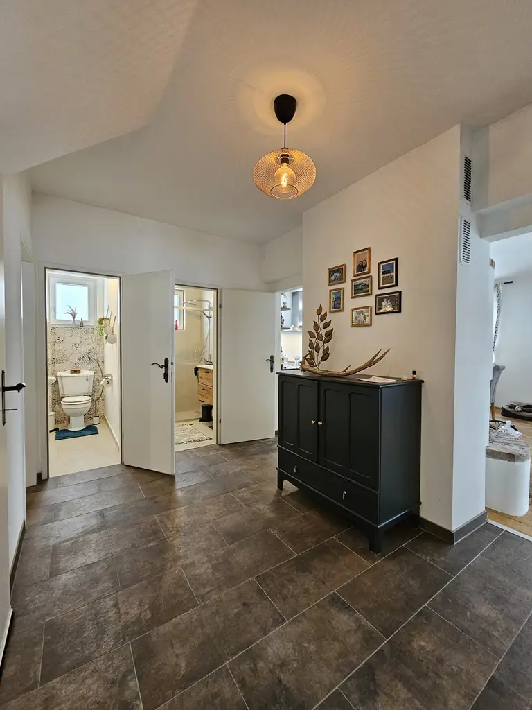 Modernisiertes Einfamilienhaus mit 1.057m² Grundstück, Luftwärmepumpe & PV-Anlage in ruhiger Ortsrandlage von Wopfing