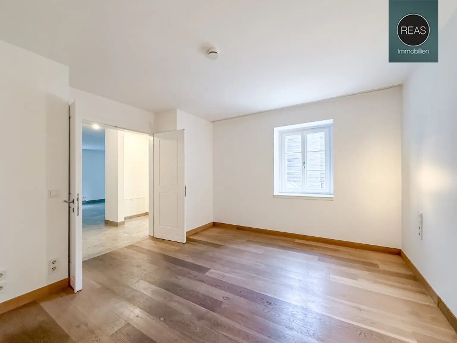 Provisionsfrei: Exklusives Maisonette - Apartment mit Loggia und Terrasse beim Beethoven Museum und Pfarrplatz! Garagen verfügbar!