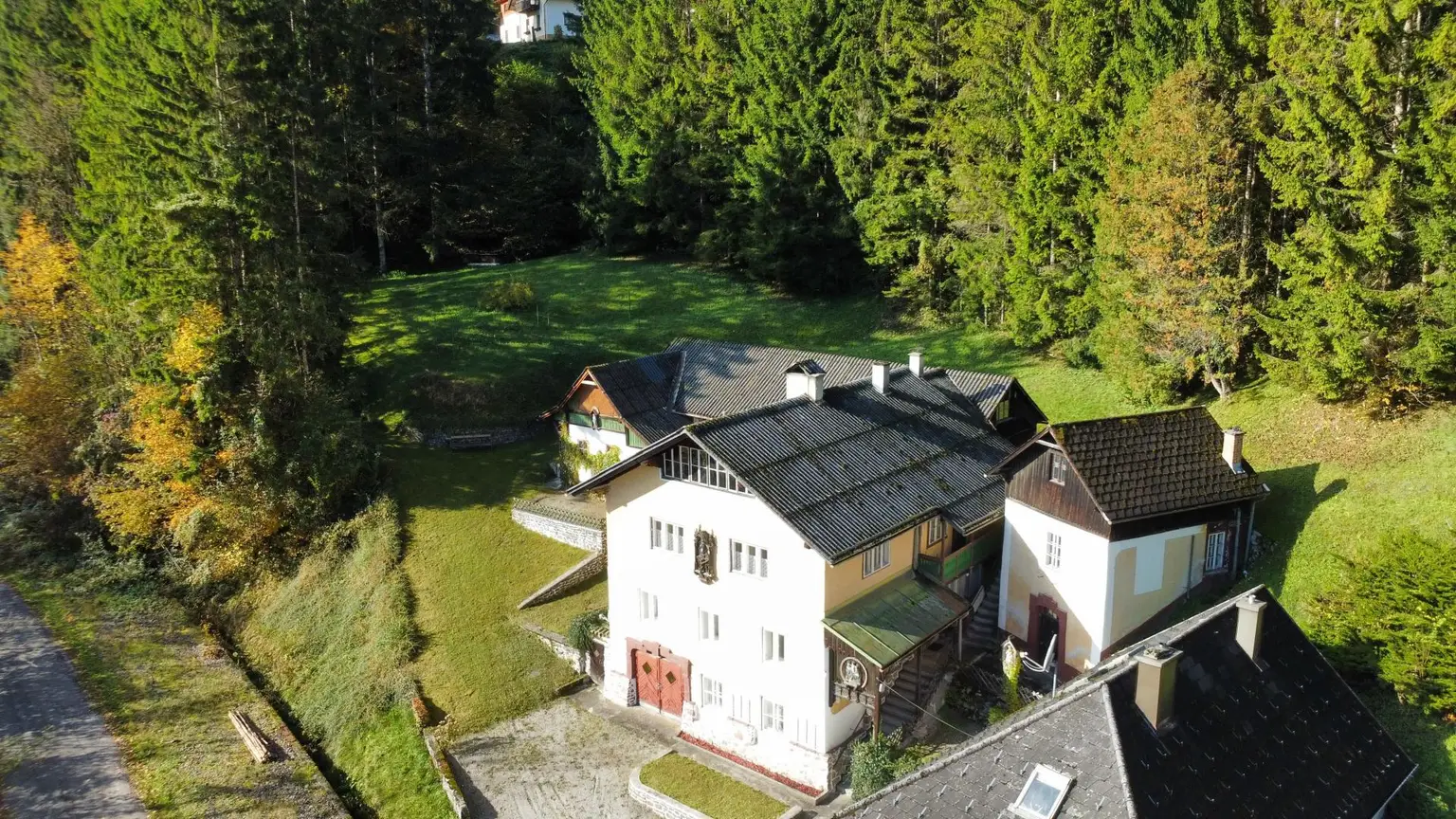 Ein Haus, das Geschichte atmet – und auf seinen neuen Besitzer wartet.