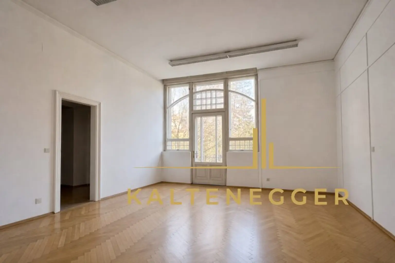 Herrschaftliche Cottage Villa in prominentester Lage mit hohem Entwicklungspotenzial