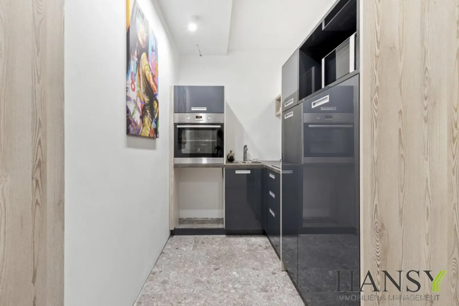 Vollmöblierte 3-Zimmer-Wohnung mit Loggia & zwei getrennt begehbaren Schlafzimmern! (WG-tauglich) 5 Gehminuten zur Mariahilfer-Straße